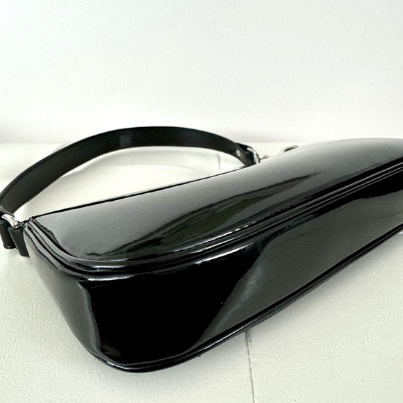 Trendy black patent baguette bag - Picture 4 of 10